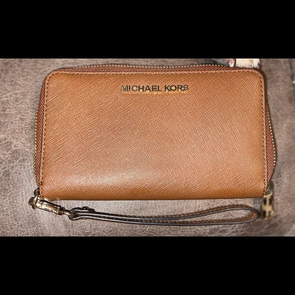 Michael Kors cellphone wristlet/wallet